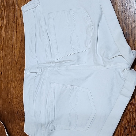 Torrid Cuffed White Denim Shorts Non Distressed Size 12 - Picture 4 of 8